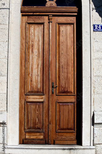 Nowoczesny obraz na płótnie Old mediterranean church entrance