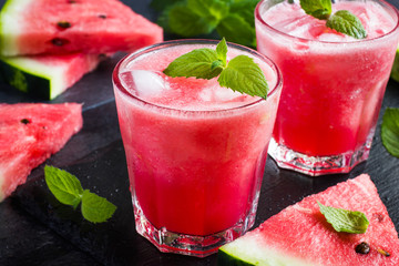 Canvas Print - refreshing watermelon cocktail with ice and mint