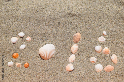砂に貝殻で2016 海岸の砂浜で拾った貝殻を 2016 と並べて撮影した写真です 貝殻のテクスチャ 海イメージ 夏イメージ 新年用の背景用素材として使用できる写真です Adobe Stock でこのストック画像を購入して 類似の画像をさらに検索 Adobe Stock 砂に貝殻で2016 海岸の砂浜で拾った貝殻を 2016 と並べて撮影した写真です 貝殻のテクスチャ 海イメージ 夏イメージ 新年用の背景用素材として使用できる写真です Adobe Stock でこのストック画像を購入して 類似の画像をさらに検索 Adobe Stock