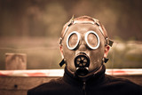 Fototapeta  - Człowiek w masce gazowej