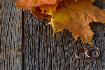Wall Mural - autumn wedding simbol with leaves