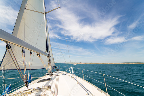 Nowoczesny obraz na płótnie Yatch sail and desk