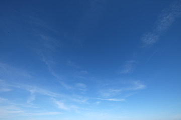 a clear sky with little clouds
