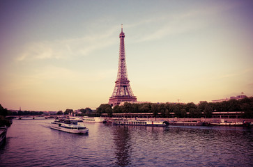 Wall Mural - Eiffel Tower with boats in evening Paris, France