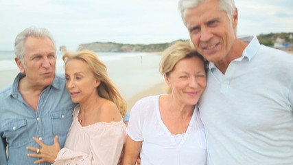 Canvas Print - Senior people walking on the beach