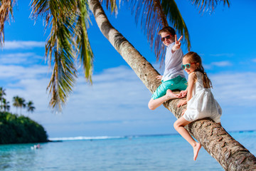 Sticker - Kids on beach vacation