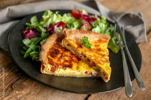 Part De Quiche Lorraine Et Salade 2 Buy This Stock Photo And