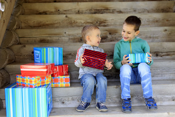 Wall Mural - to guess in gift box. children try to guess what is inside the gift boxes