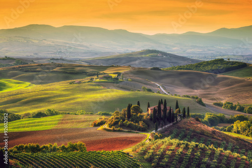 Naklejka na szybę Tuscany landscape at sunrise. Tuscan farm house, vineyard, hills.