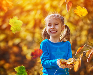 Wall Mural - girl playing in the autumn