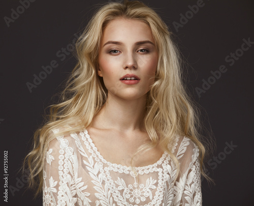 Studio portrait of a beautiful young blond woman Billede på lærred