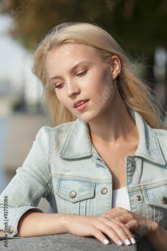 Beautiful young blond girl outdoors Billede på lærred