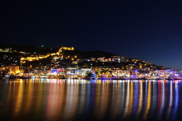 Wall Mural - Hafen von Alanya bei Nacht (Türkei)