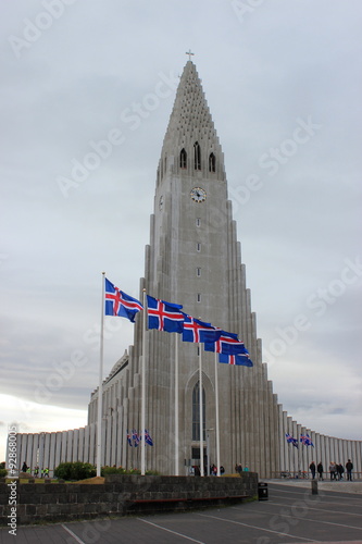 Fényképezés Die berühmte Hallgrimskirkja, Wahrzeichen der Stadt Reykjavik (Island)