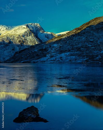 фотография Winter Evening Sunset, Lake Ogwen, Snowdonia National Park, Wales
