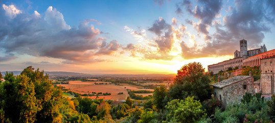 Wall Mural - Amazing view of Basilica of St. Francis of Assisi at sunset, Umbria, Italy