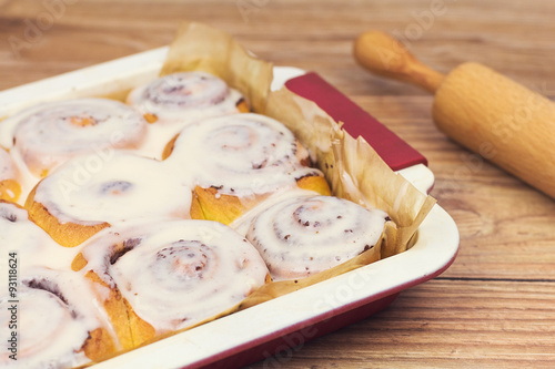 Fotografie, Obraz Delicious cinnamon rolls with rolling pin