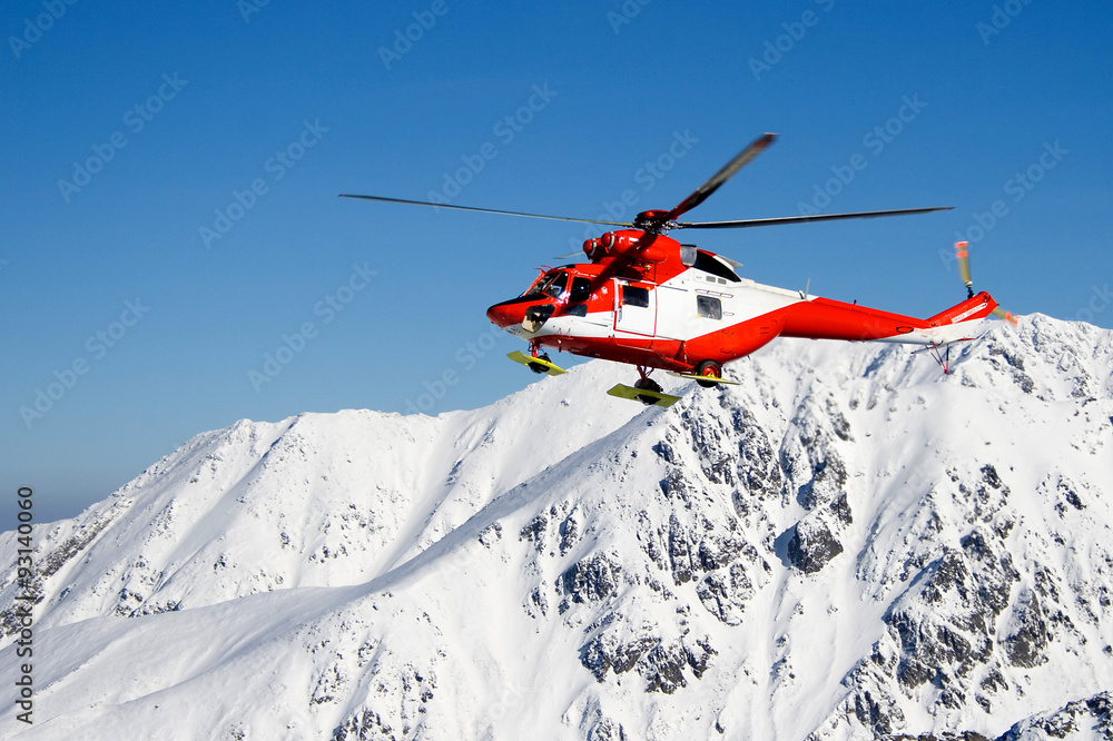 Helikopter TOPR podczas akcji ratowniczej w Tatrach Wysokich - obrazy, fototapety, plakaty 
