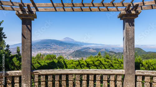 Fototapeta na wymiar Panoramablick auf Hügellandschaft