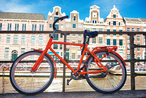 Naklejka na drzwi bike on amsterdam street in city