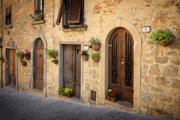 Canvas Print - Typical street in Tuscany, Italy