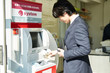 © one - ATMを使うサラリーマン