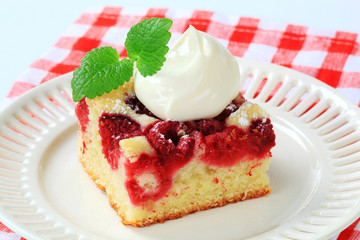 Wall Mural - raspberry sponge cake