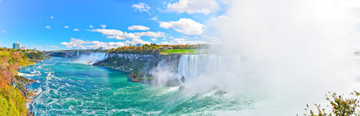 Wall Mural - panorama of niagara falls in autumn