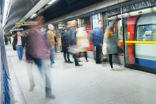 Zdjęcie XXL Ruch podróżnych w stacji metra, Londyn.