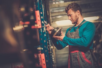 Canvas Print - Worker on a automotive spare parts warehouse