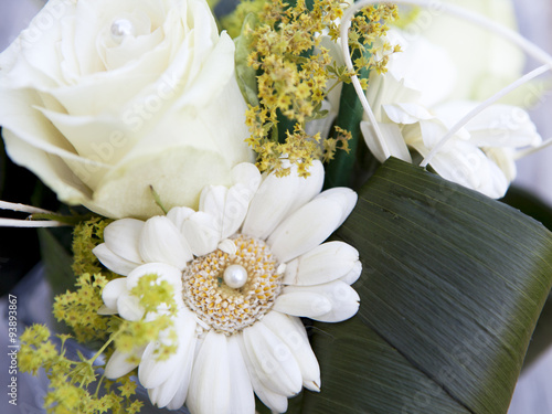 Bouquet De Mariée Fleurs Blanches Buy This Stock Photo And
