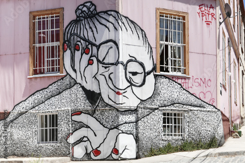 graffiti old woman facade valparaiso © mezzotint_fotolia