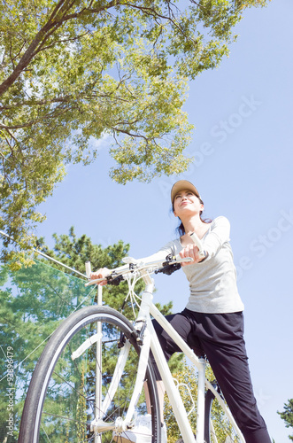 青空をバックにして自転車に乗っている日本人女性 Buy This Stock Photo And Explore Similar Images At Adobe Stock Adobe Stock 青空をバックにして自転車に乗っている日本人女性 Buy This Stock Photo And Explore Similar Images At Adobe Stock Adobe Stock