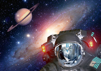 Wall Mural - astronaut et extraterrestrial alien spaceman helmet space saturn planet. elements of this image furn