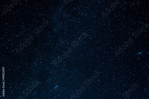 Zdjęcie XXL gwiaździste noc ciemne niebo z utworami z spadających gwiazd