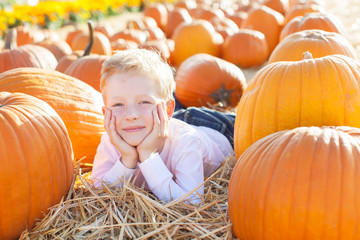 Canvas Print - kid at pumpkin patch