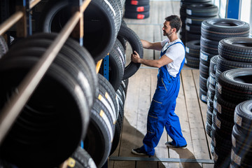 Auto mechanic  choose tire for car