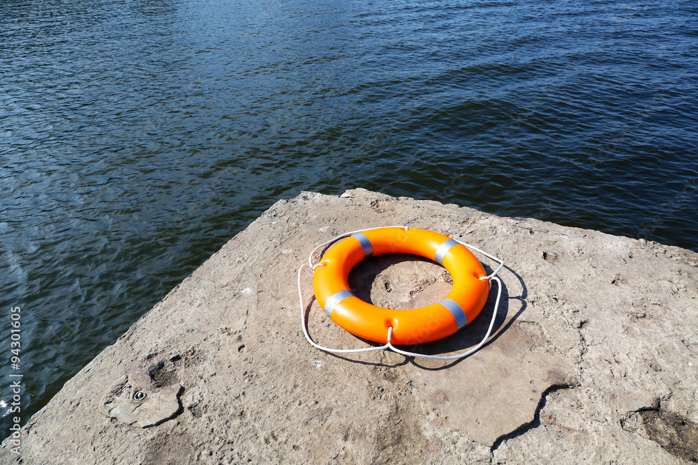 A life buoy on the wharf