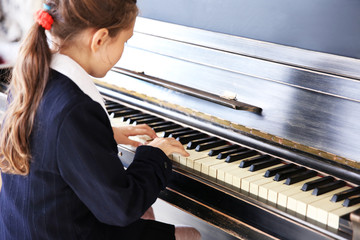 Poster - Attractive little girl plays piano