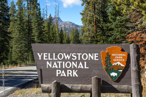 Cuadros en Lienzo Yellowstone national park entrance sign