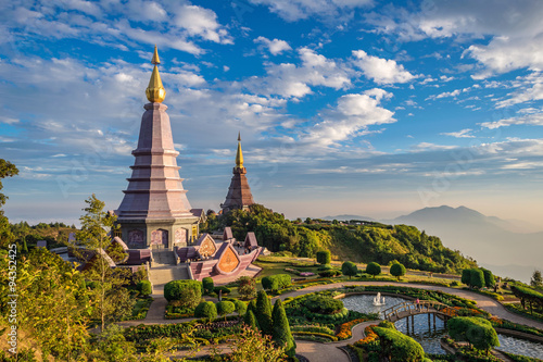 Fotomural Puesta de sol en Doi Inthanon - Chiang Mai, Tailandia