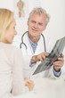 © Atelier 211 - Doctor showing X-ray result to patient