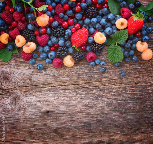 Naklejka - mata magnetyczna na lodówkę background of fresh berries