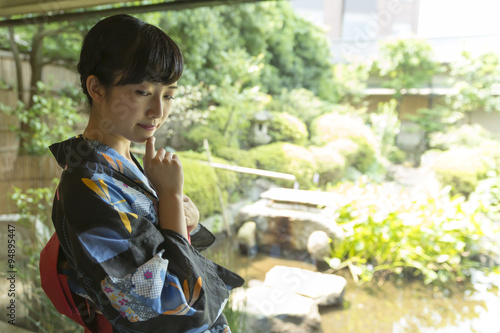 若い女性 浴衣 和服 黒髪 うつむく Stock Photo Adobe Stock 若い女性 浴衣 和服 黒髪 うつむく Stock Photo Adobe Stock