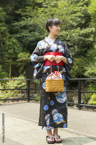 若い女性 浴衣 和服 黒髪 ポートレート 全身 Stock Photo Adobe Stock 若い女性 浴衣 和服 黒髪 ポートレート 全身 Stock Photo Adobe Stock