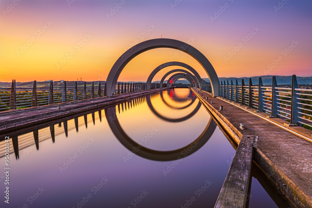 Falkirk Wheel at sunset, Scotland, United Kingdom - obrazy, fototapety, plakaty 