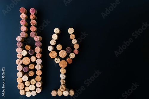 Photo Wine bottle and glass made by corks horizontal