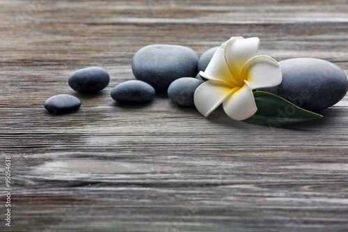 Naklejka na szybę Spa stones with flower on wooden background