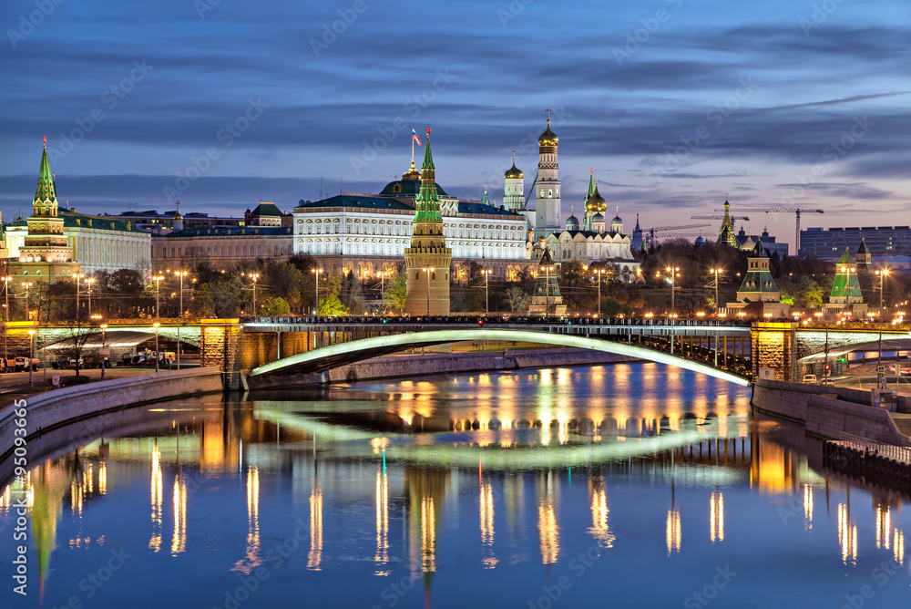 Bolshoy Kamenny Bridge and Kremlin - obrazy, fototapety, plakaty 