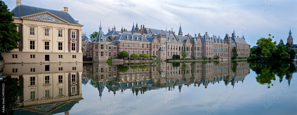 Obraz na płótnie Binnenhof met torentje en vijfer w salonie